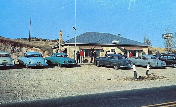 Bundy Hill Diner (Oslo Inn) - Vintage Postcard